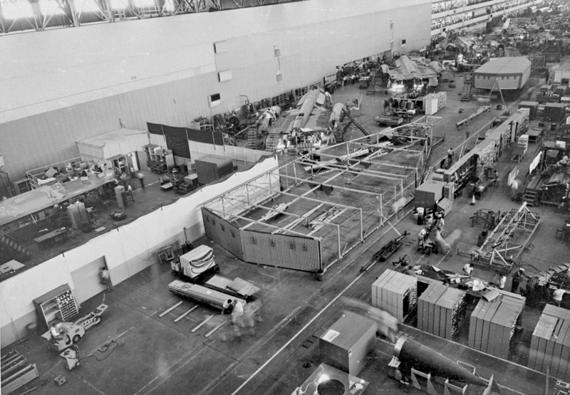 Illustration for article titled Fascinating photos reveal how they built the SR-71 Blackbird